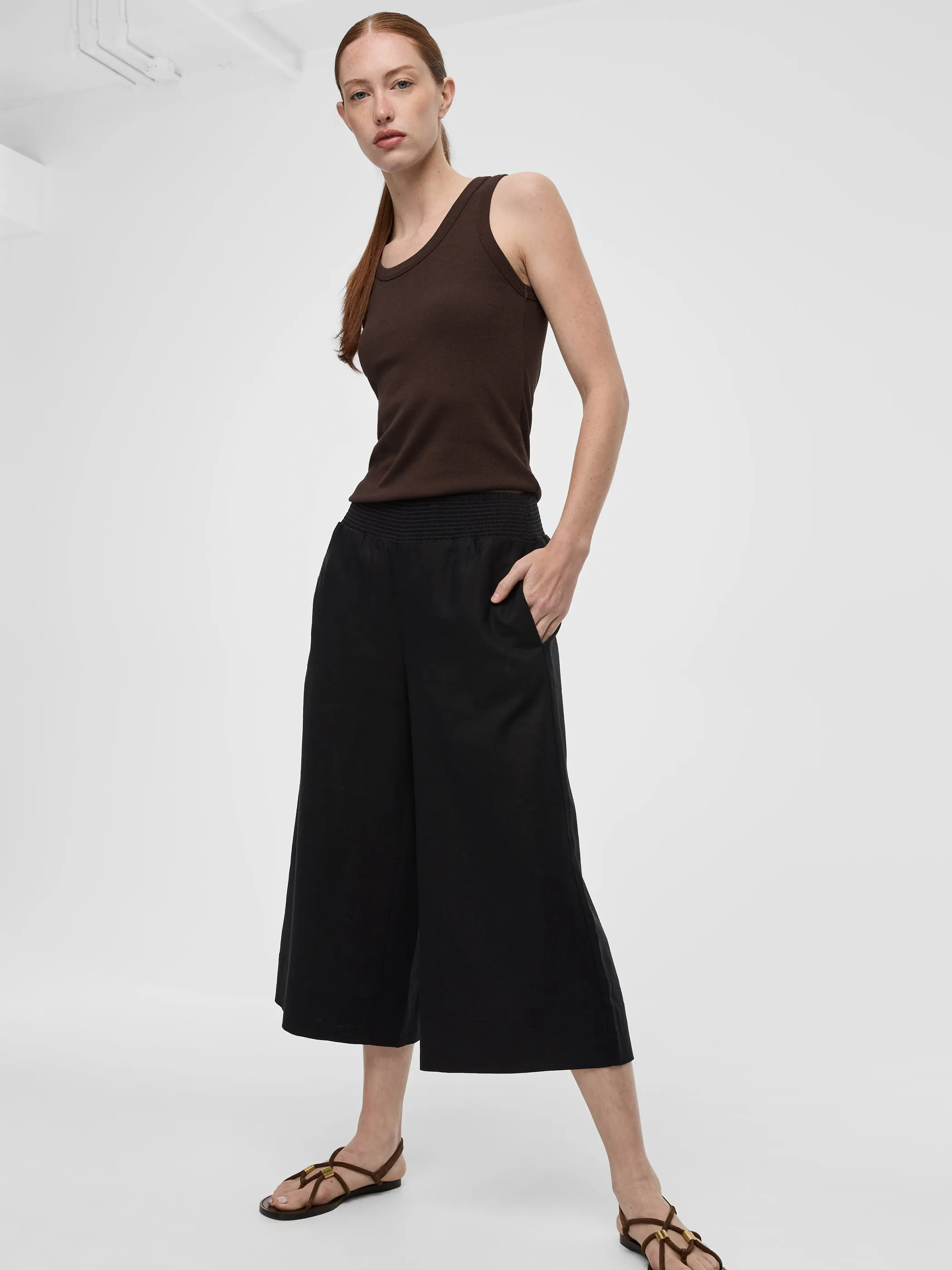 Cropped Wide-Leg Linen-Blend Pant sold by Reitmans product image thumbnail 5