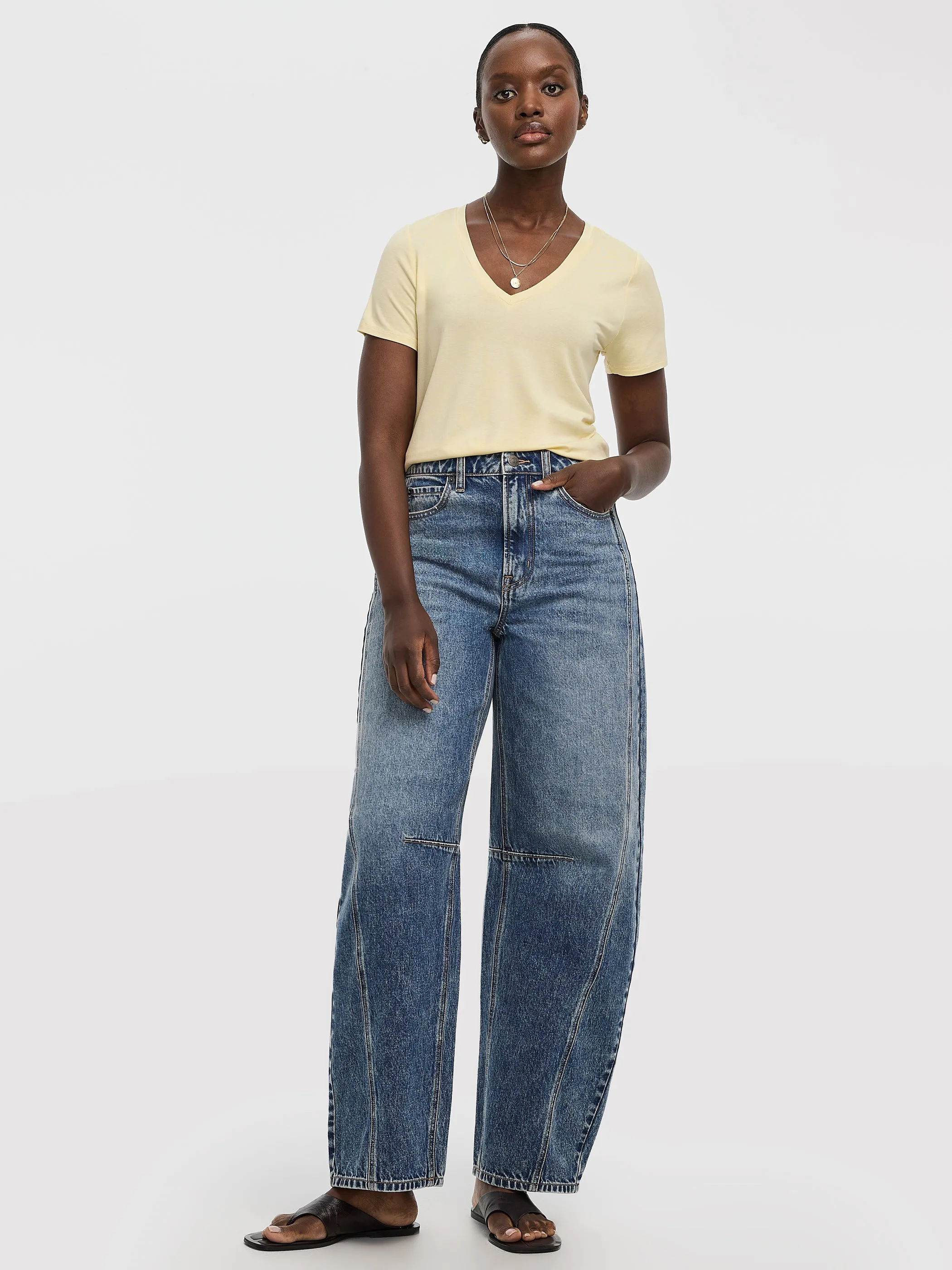 Mid-Rise Barrel Pant sold by Reitmans