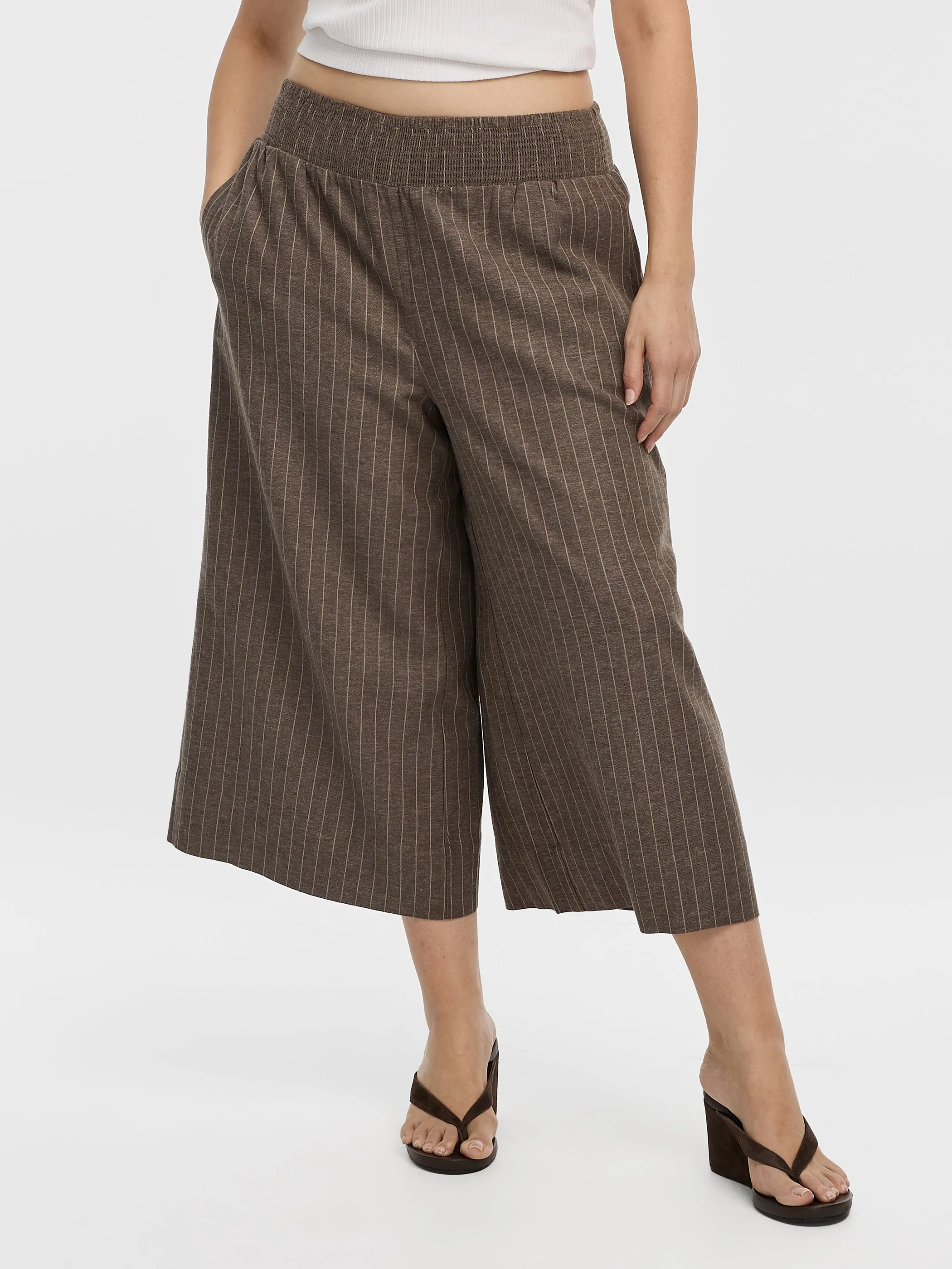 Striped Cropped Wide-Leg Linen-Blend Pant sold by Reitmans product image thumbnail 2