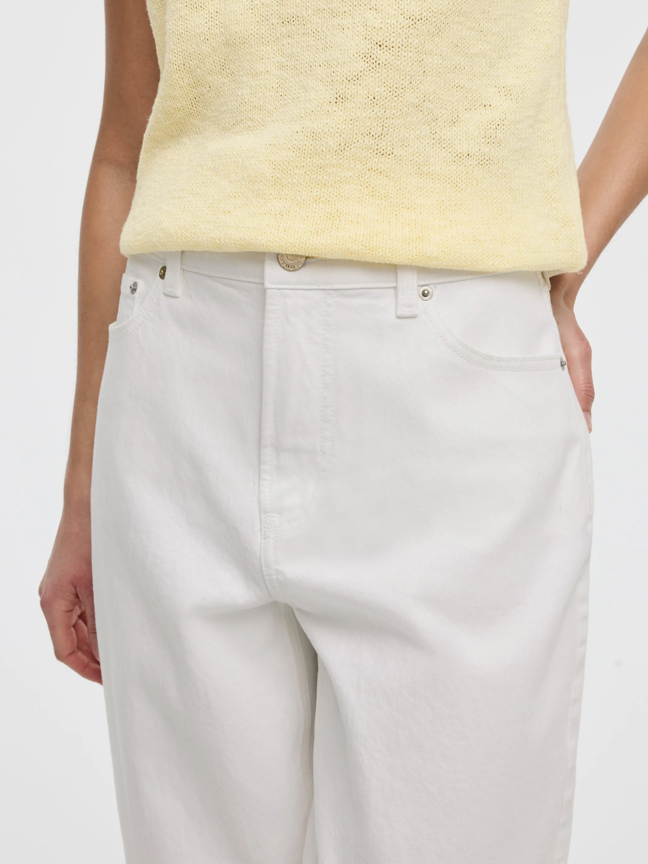 White High-Rise Barrel Jeans sold by Reitmans product image thumbnail 4