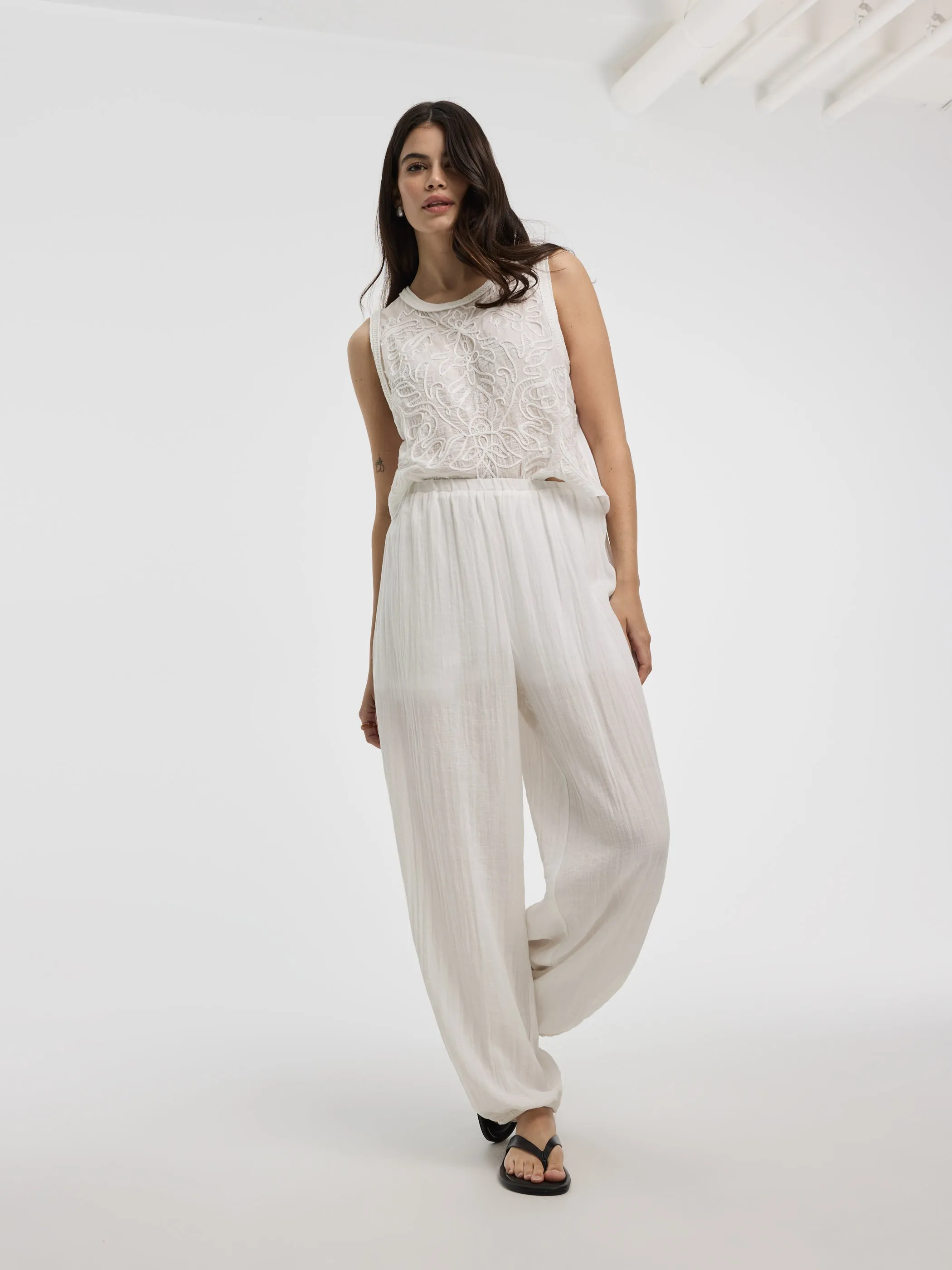 High-Rise Flowy Balloon Pant sold by Reitmans product image thumbnail 5