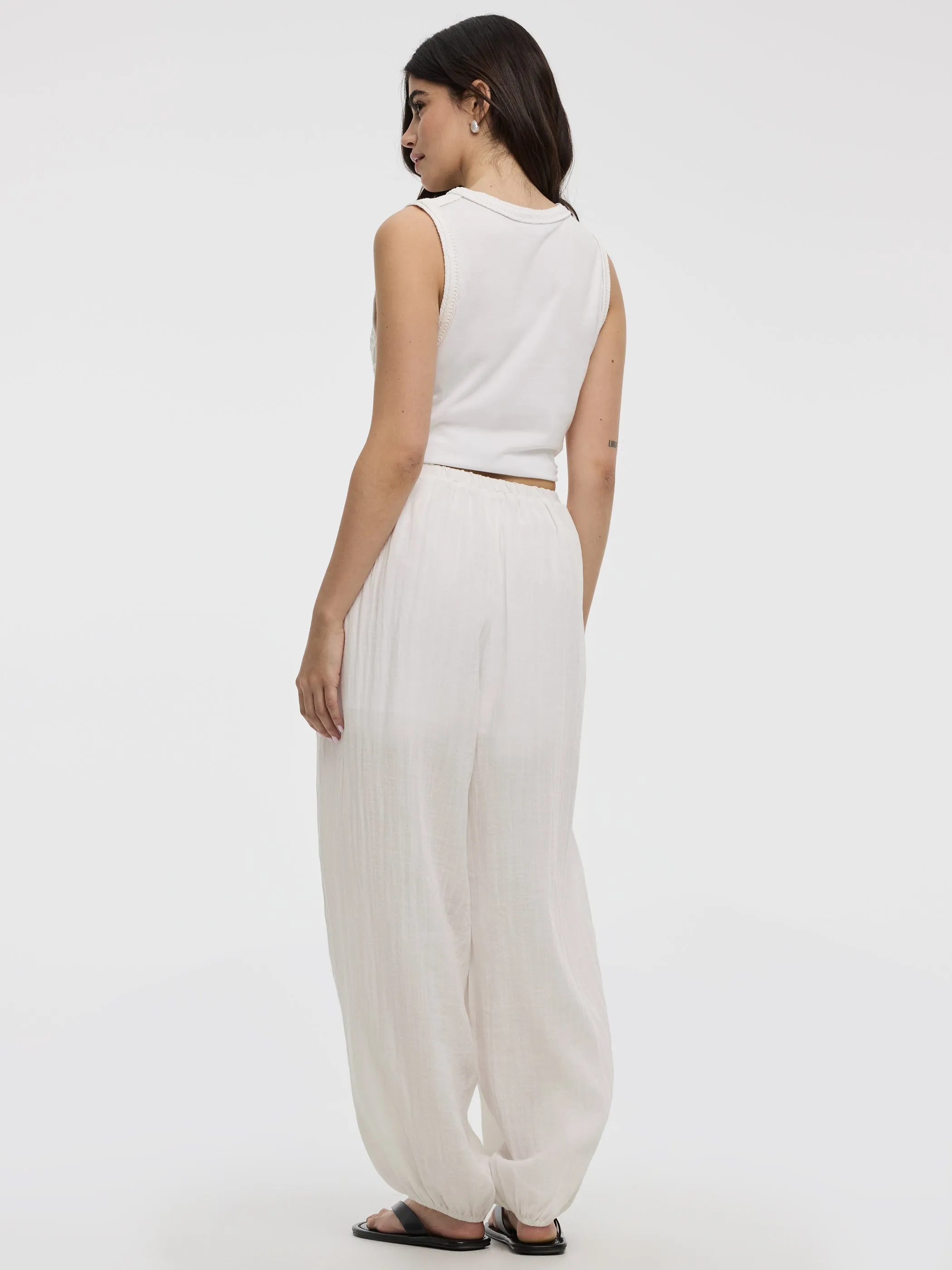 High-Rise Flowy Balloon Pant sold by Reitmans product image thumbnail 4