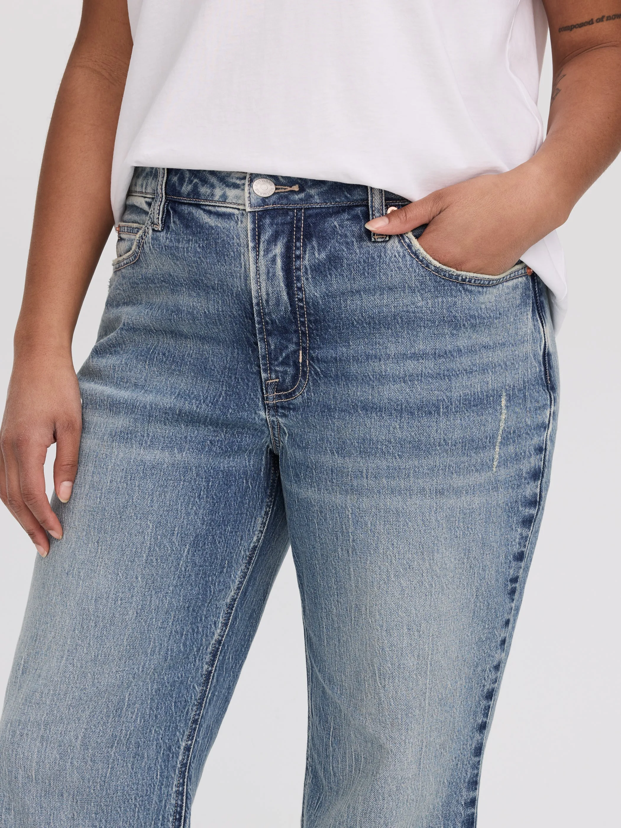 Flare-Leg Mid-Rise Jean - Curvy Fit sold by Reitmans product image thumbnail 4
