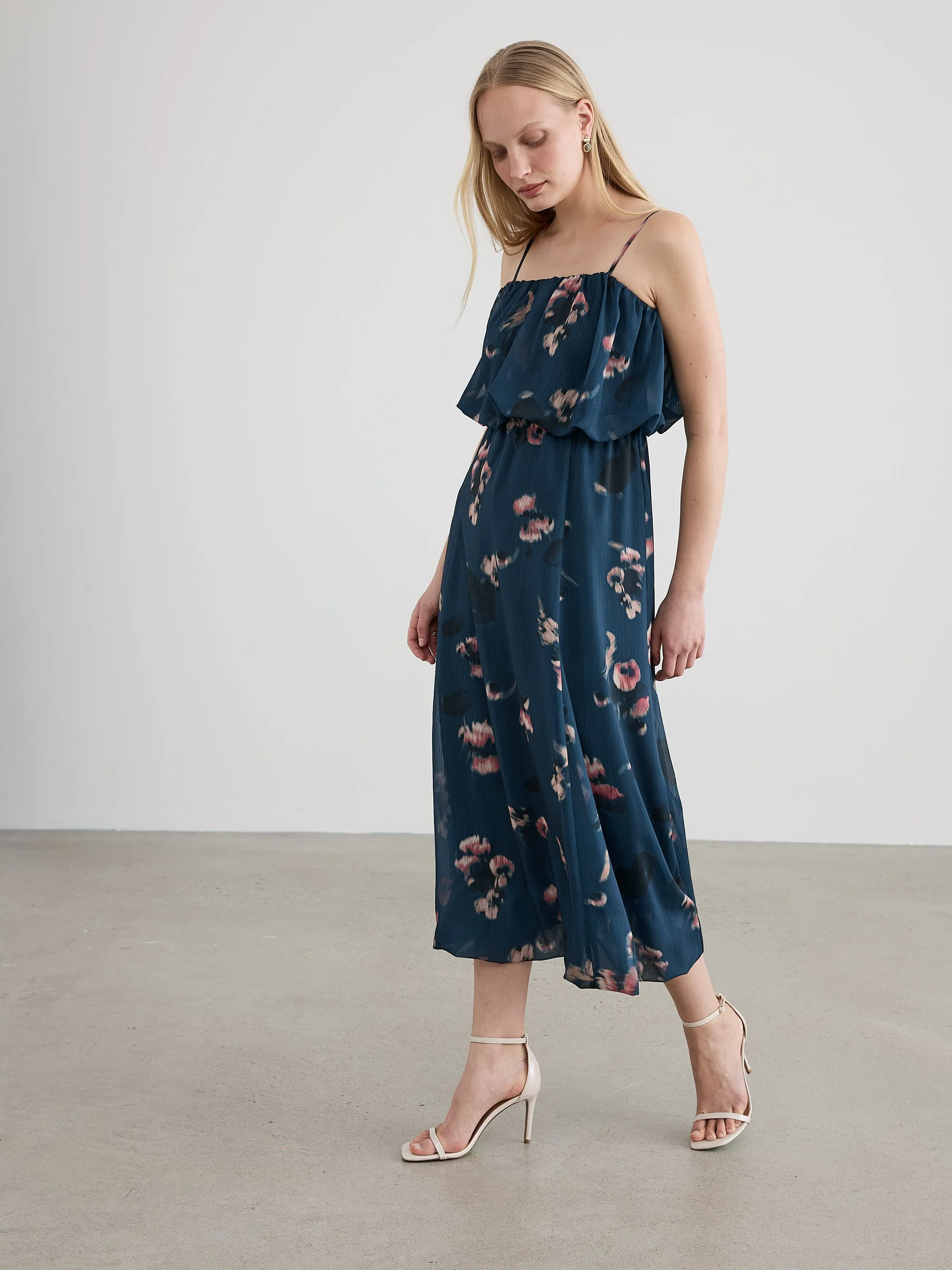 Sleeveless Bubble Maxi Dress sold by Reitmans product image thumbnail 4