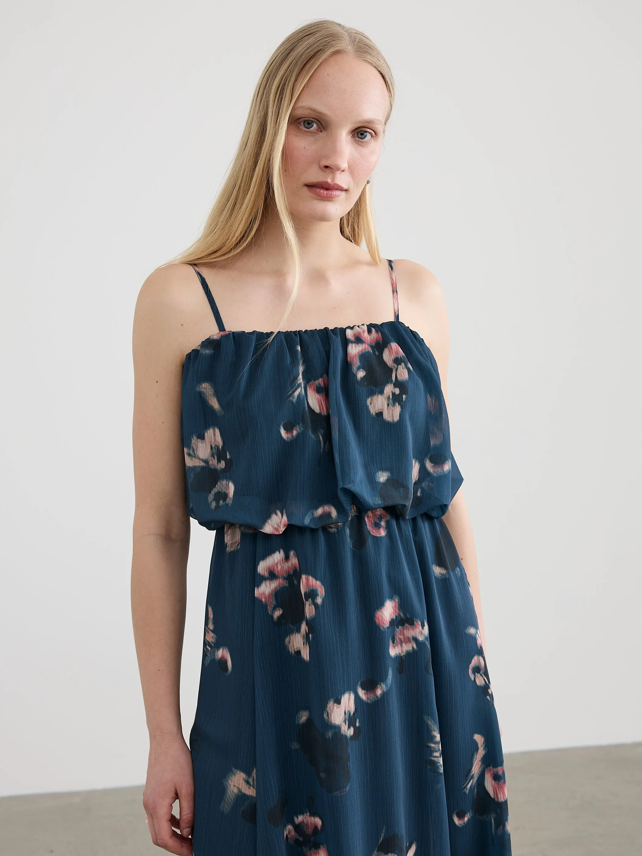 Sleeveless Bubble Maxi Dress sold by Reitmans product image thumbnail 2