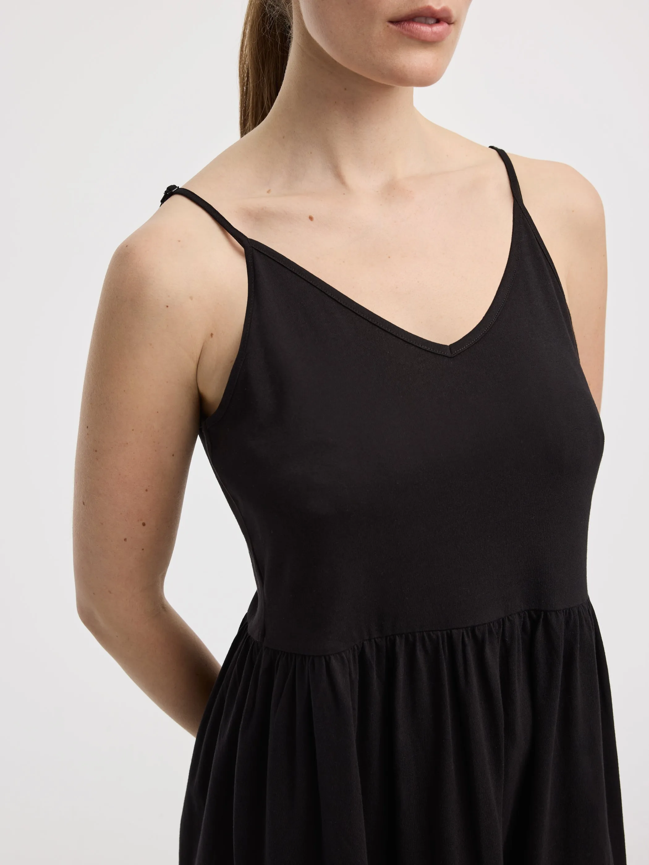 Sleeveless V-Neck Midi Dress sold by Reitmans product image thumbnail 2