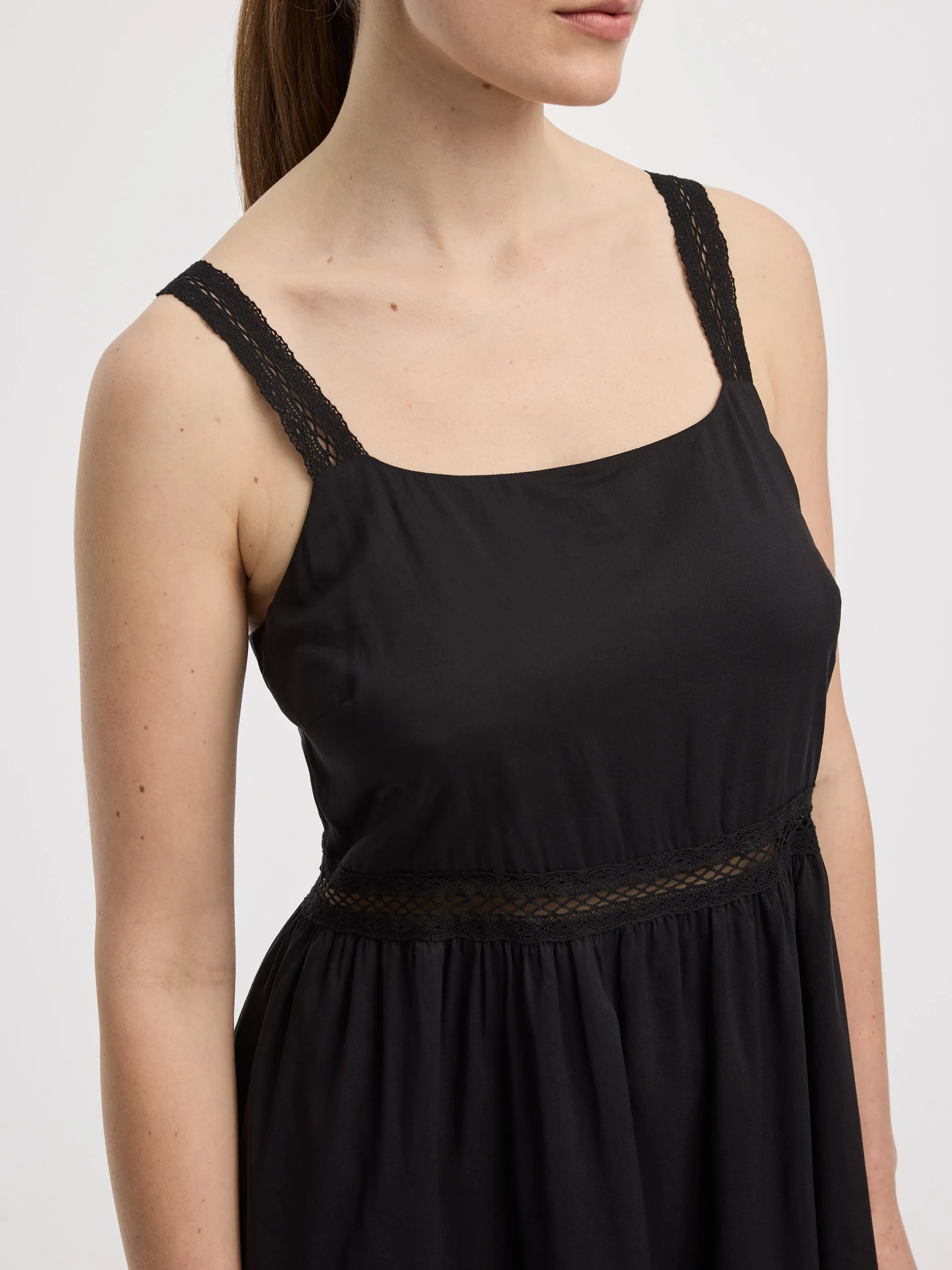 Sleeveless Square-Neck Maxi Dress with Crochet Trims sold by Reitmans product image thumbnail 2