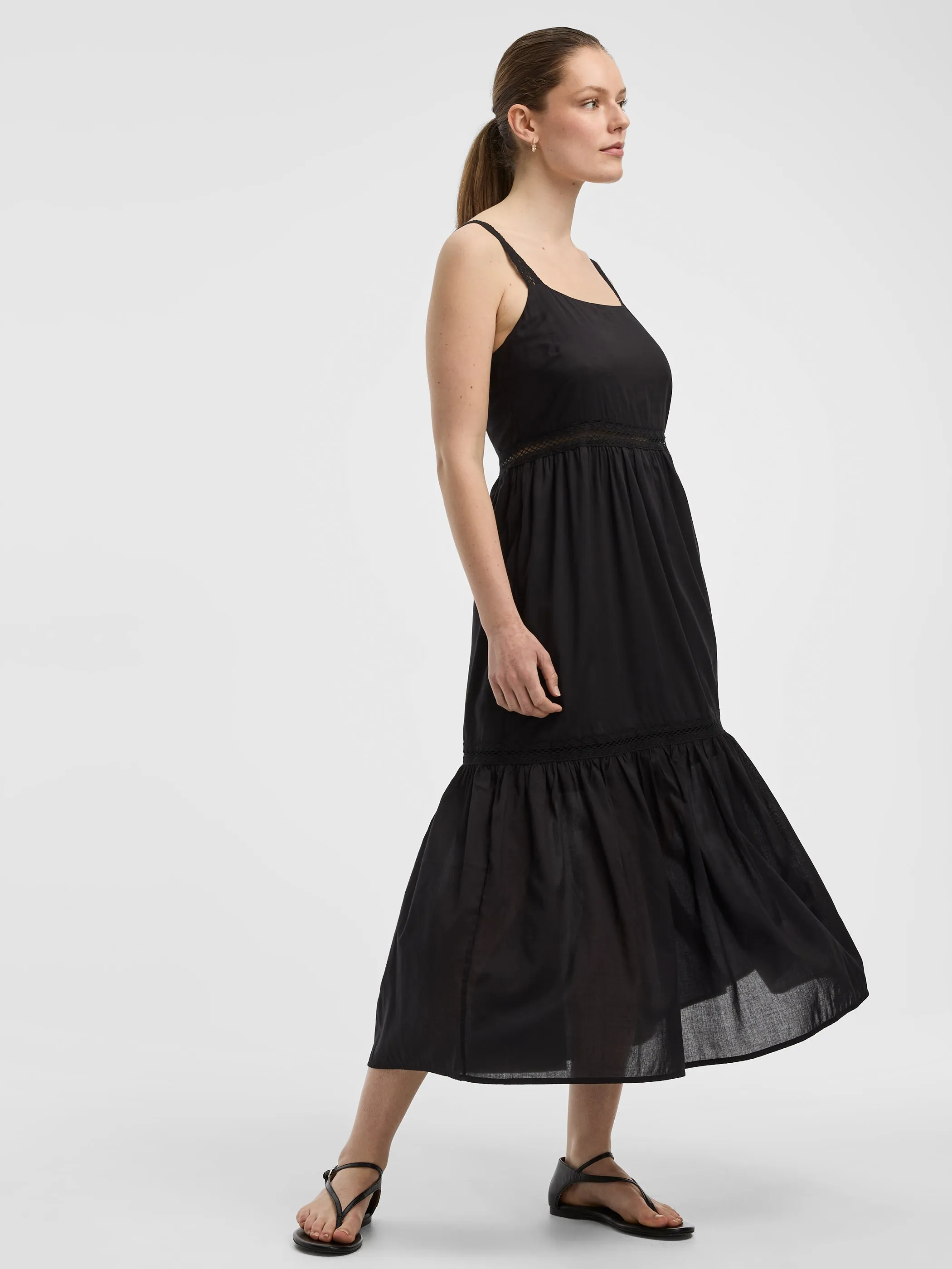 Sleeveless Square-Neck Maxi Dress with Crochet Trims sold by Reitmans product image thumbnail 4