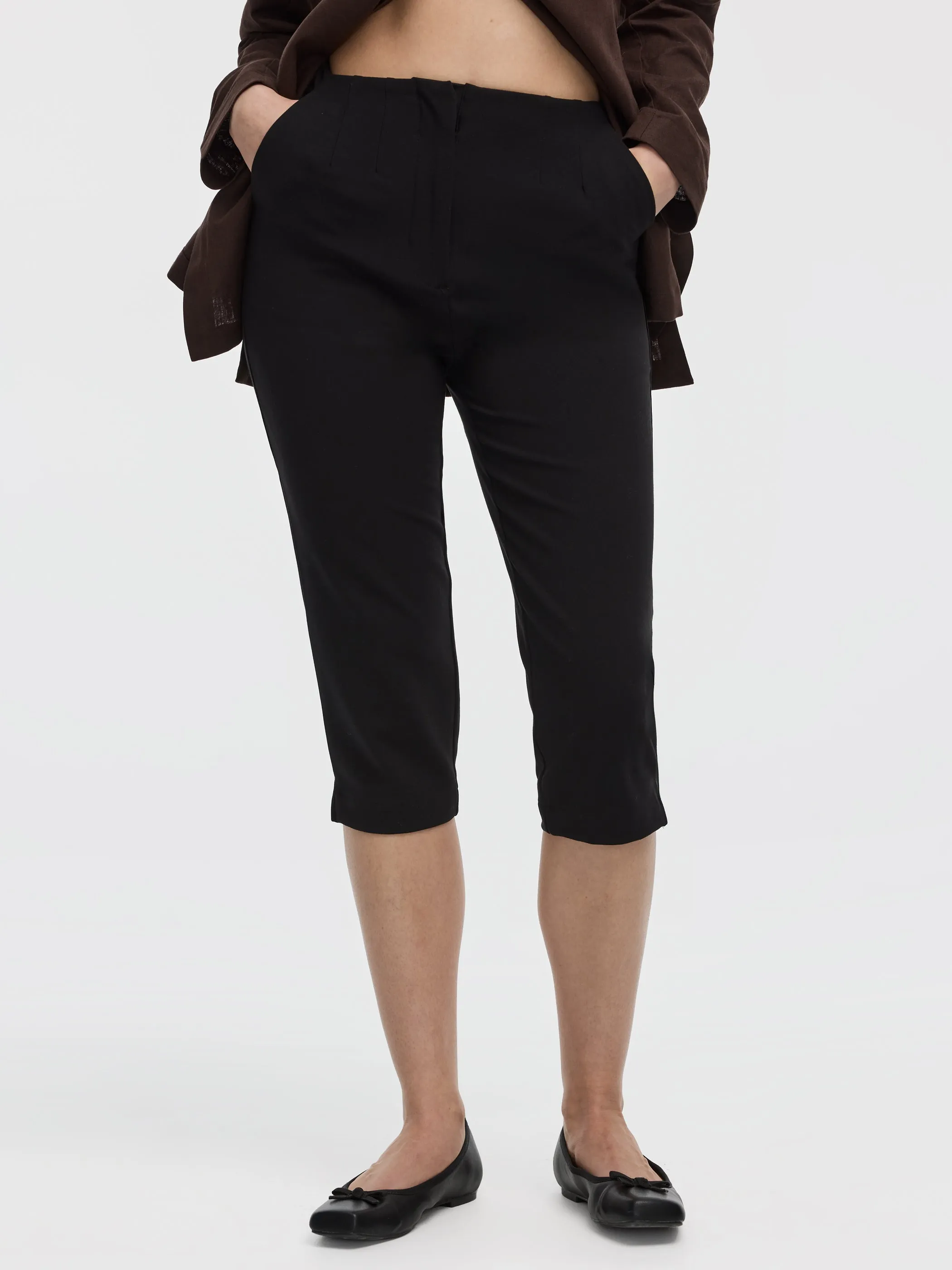 Slim-Leg High-Rise Capri Pants sold by Reitmans product image thumbnail 2