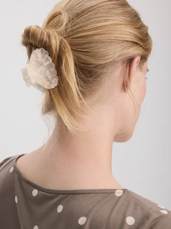 Shell Hair Gripper made by Reitmans