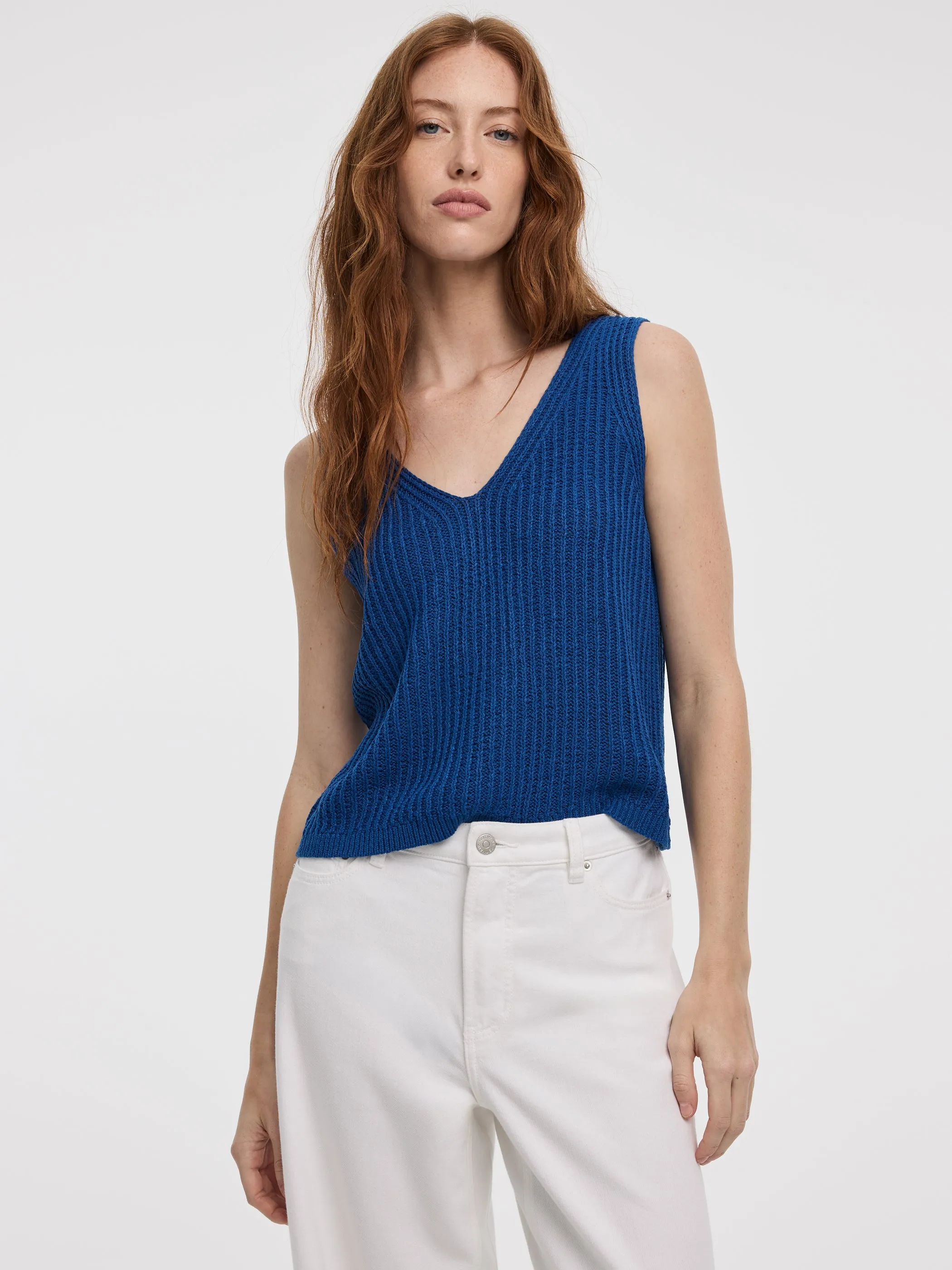 V-Neck Ribbed Tank sold by Reitmans product image thumbnail 4