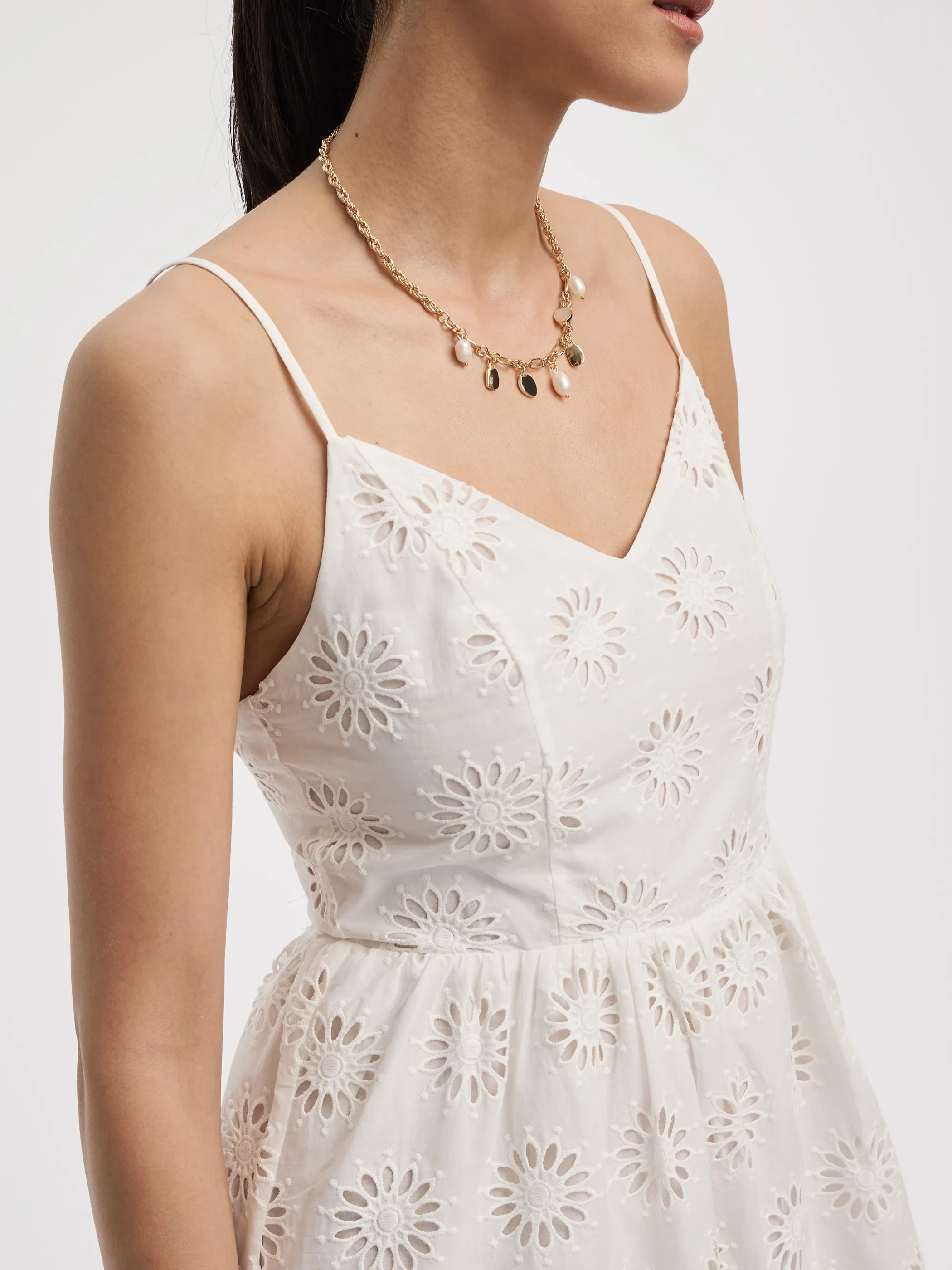 Sleeveless Midi Eyelet Dress with Sweetheart Neckline sold by Reitmans product image thumbnail 2