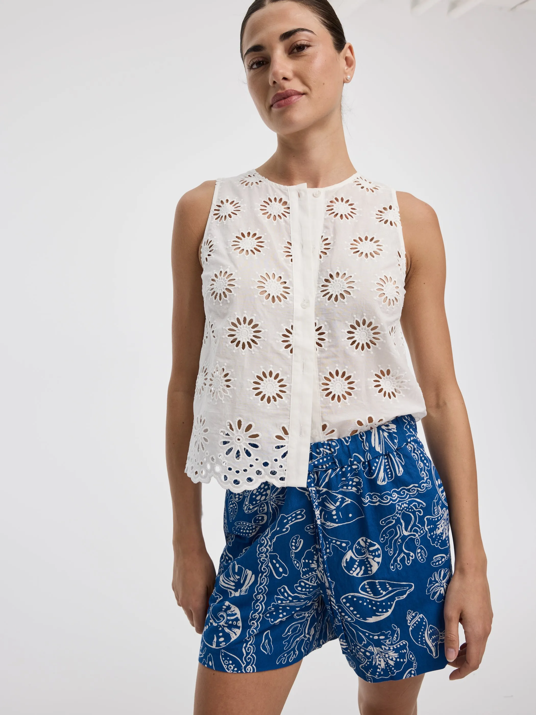 Crew-Neck Buttoned Tank with Eyelets sold by Reitmans product image thumbnail 4