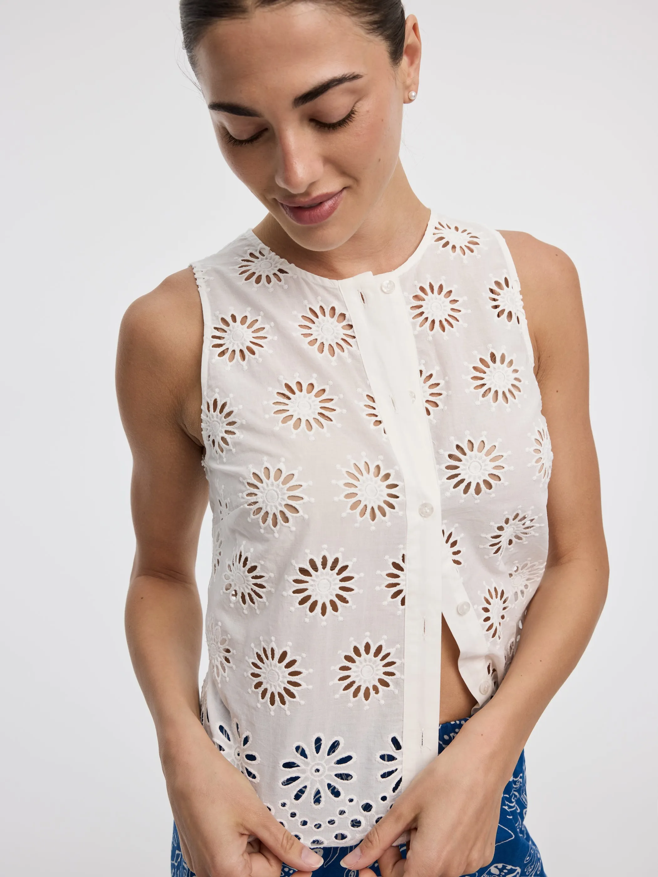 Crew-Neck Buttoned Tank with Eyelets sold by Reitmans product image thumbnail 2
