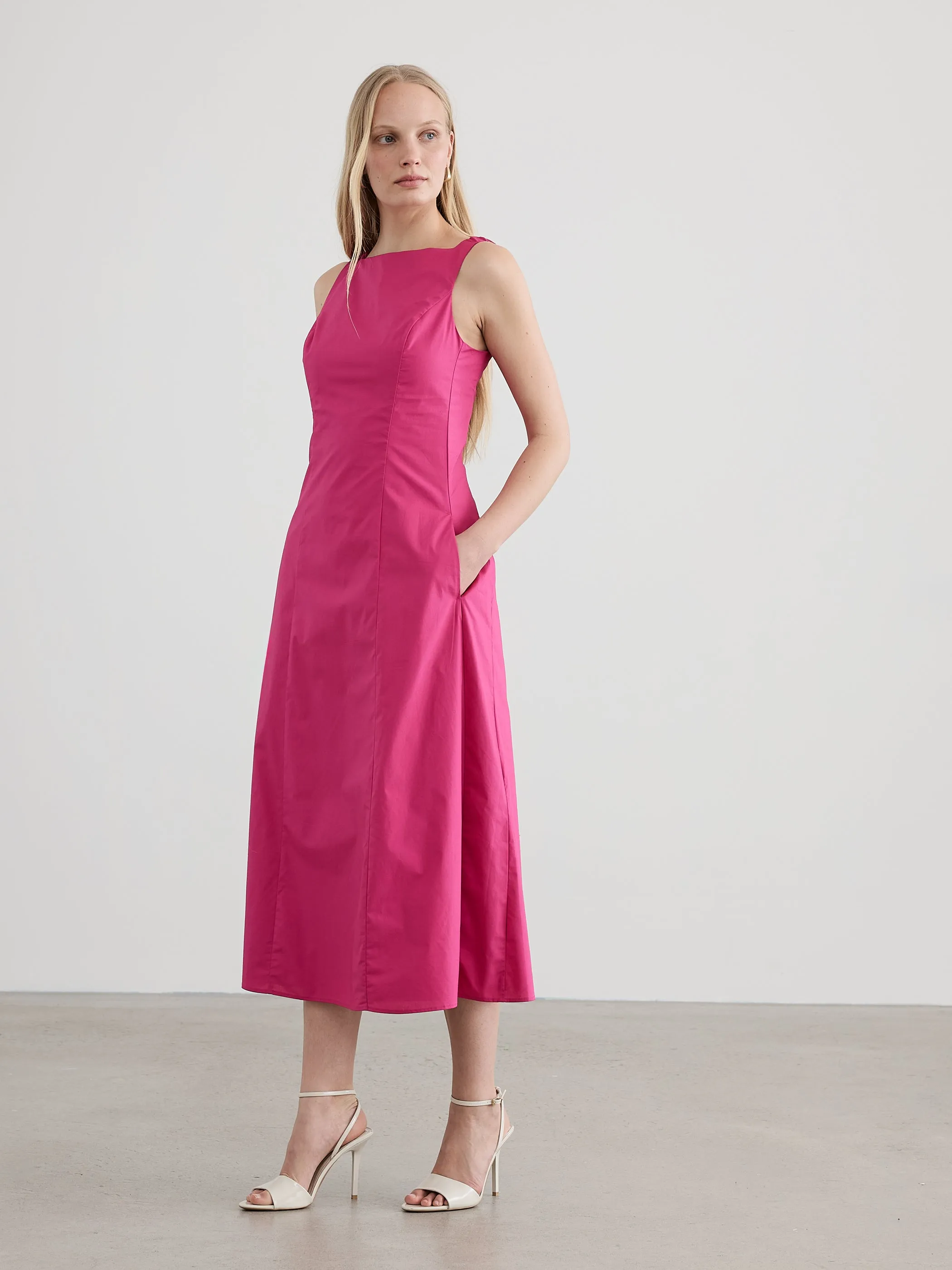 Sleeveless Boat-Neck Maxi Dress sold by Reitmans product image thumbnail 4