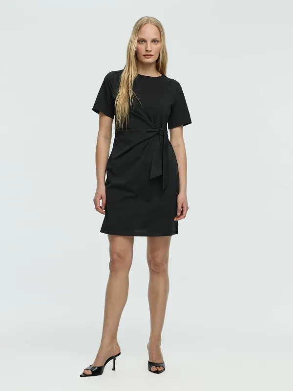 Short-Sleeve Fitted Dress with Knot Detail made by Reitmans