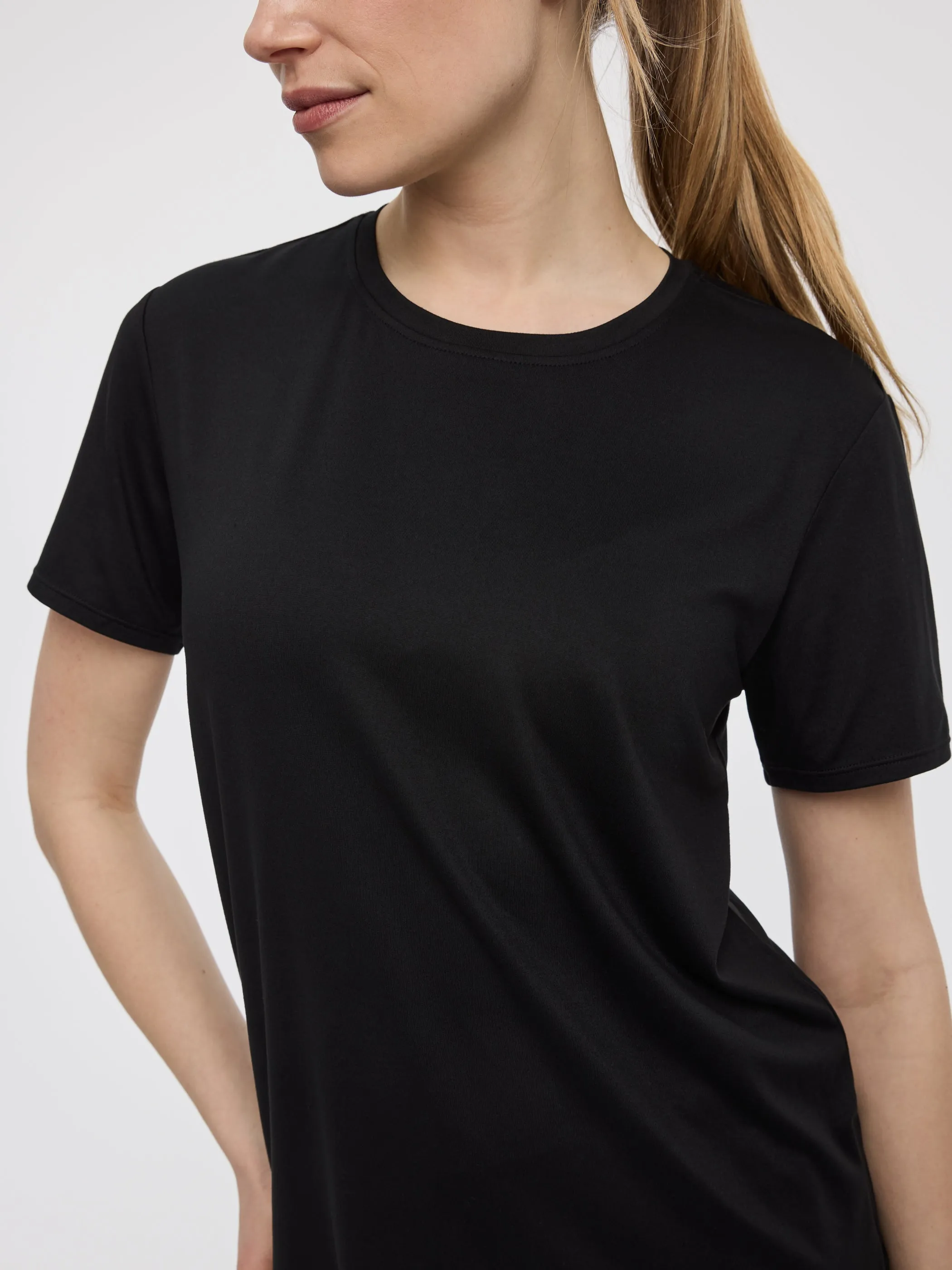 Crew-Neck Tee - DRY-LUX (R) Hyba Essentials sold by Reitmans product image thumbnail 2