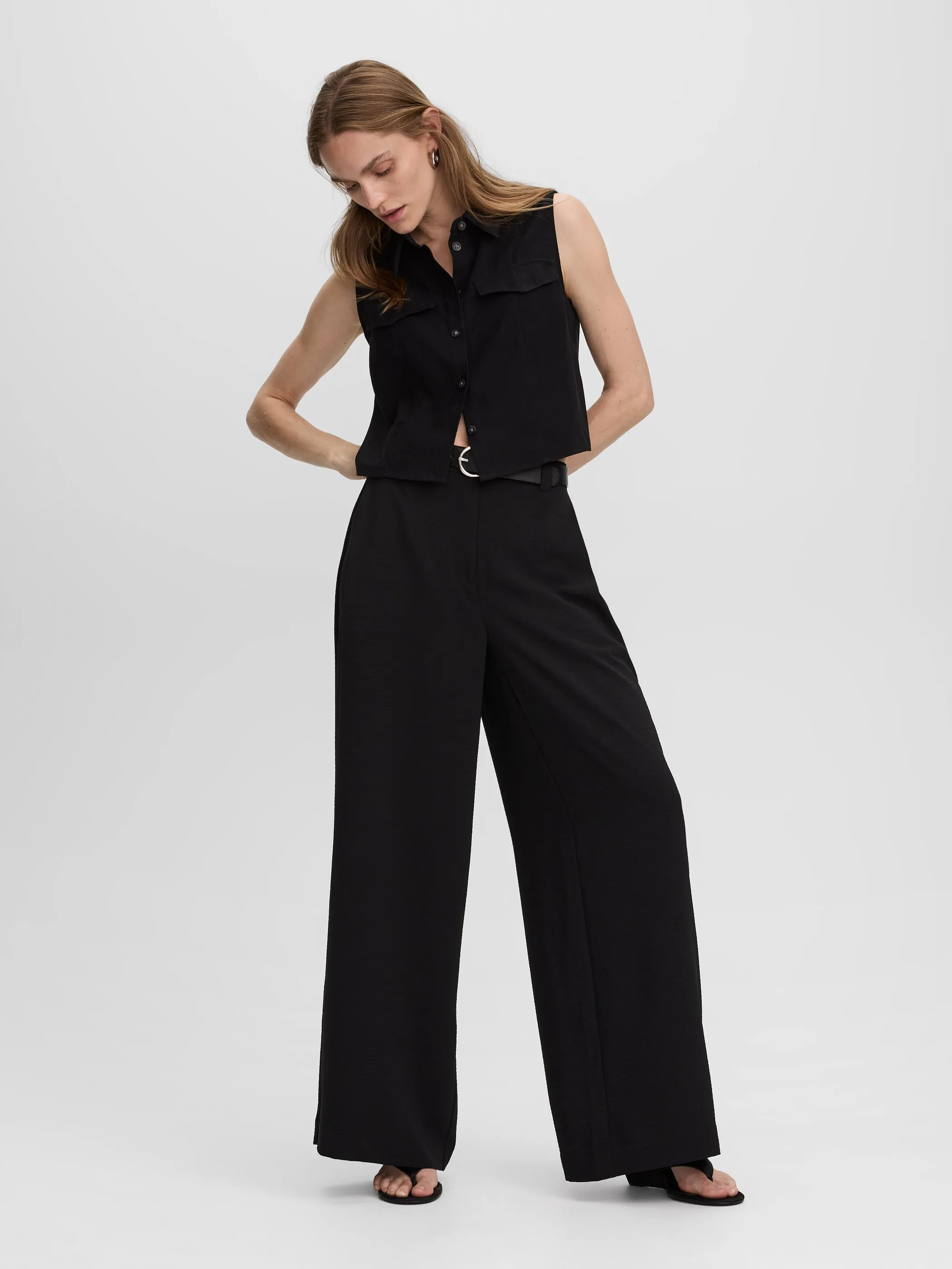 Sleeveless Buttoned-Down Blouse with Shirt Collar sold by Reitmans product image thumbnail 4