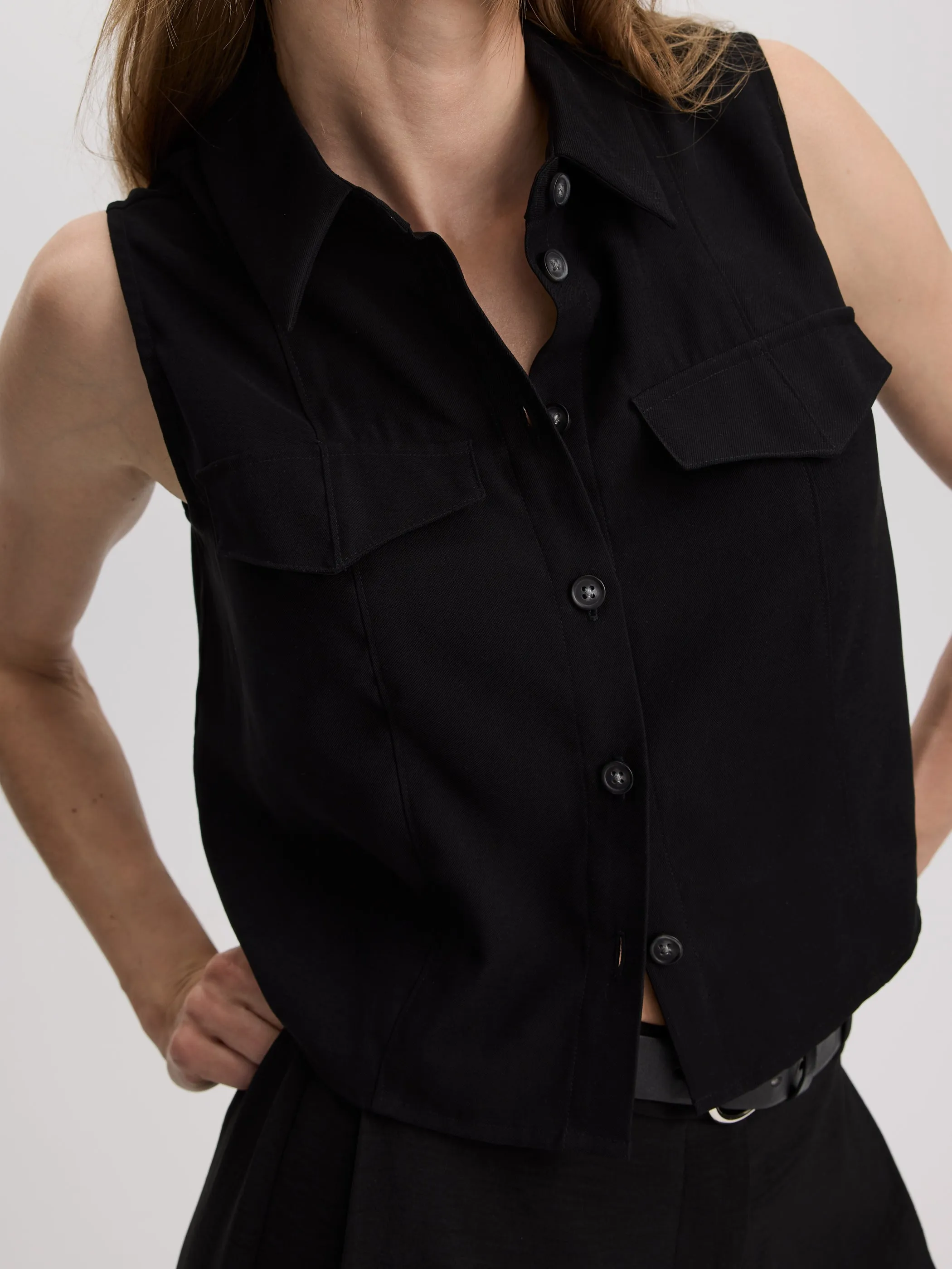 Sleeveless Buttoned-Down Blouse with Shirt Collar sold by Reitmans product image thumbnail 2