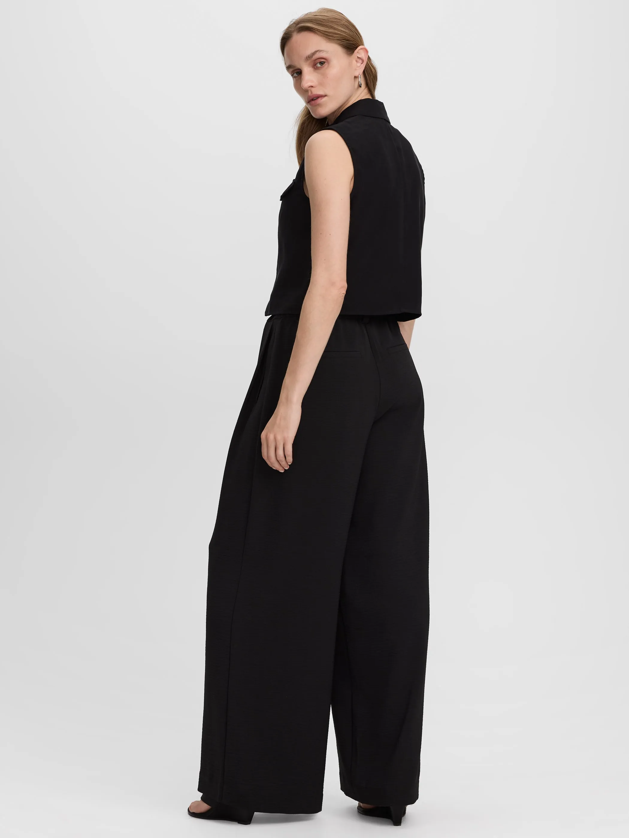 Sleeveless Buttoned-Down Blouse with Shirt Collar sold by Reitmans product image thumbnail 3