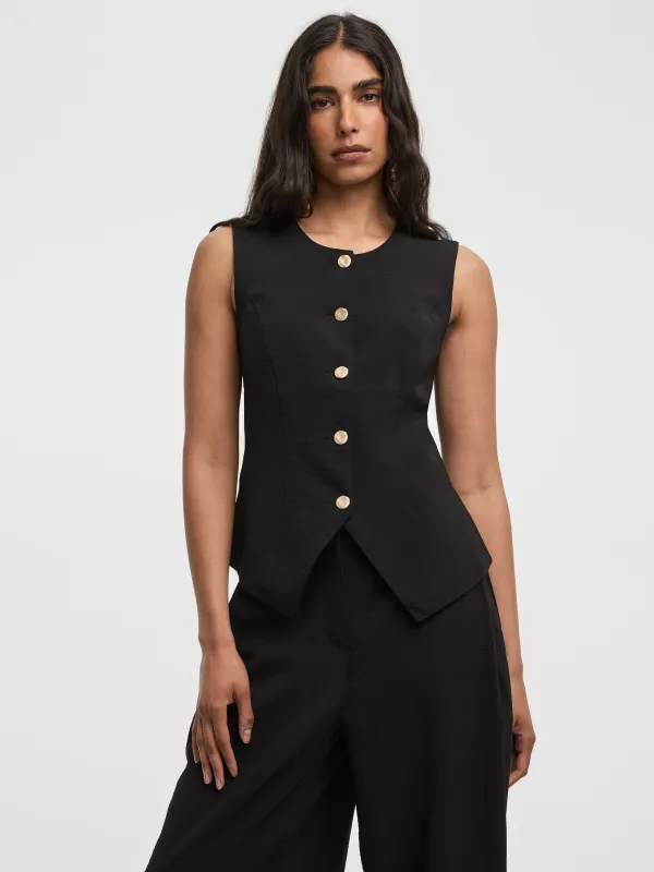 Sleeveless Fitted Vest made by Reitmans
