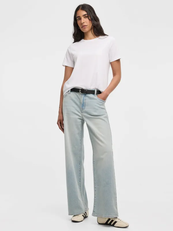 Wide-Leg Mid-Rise Jean made by Reitmans