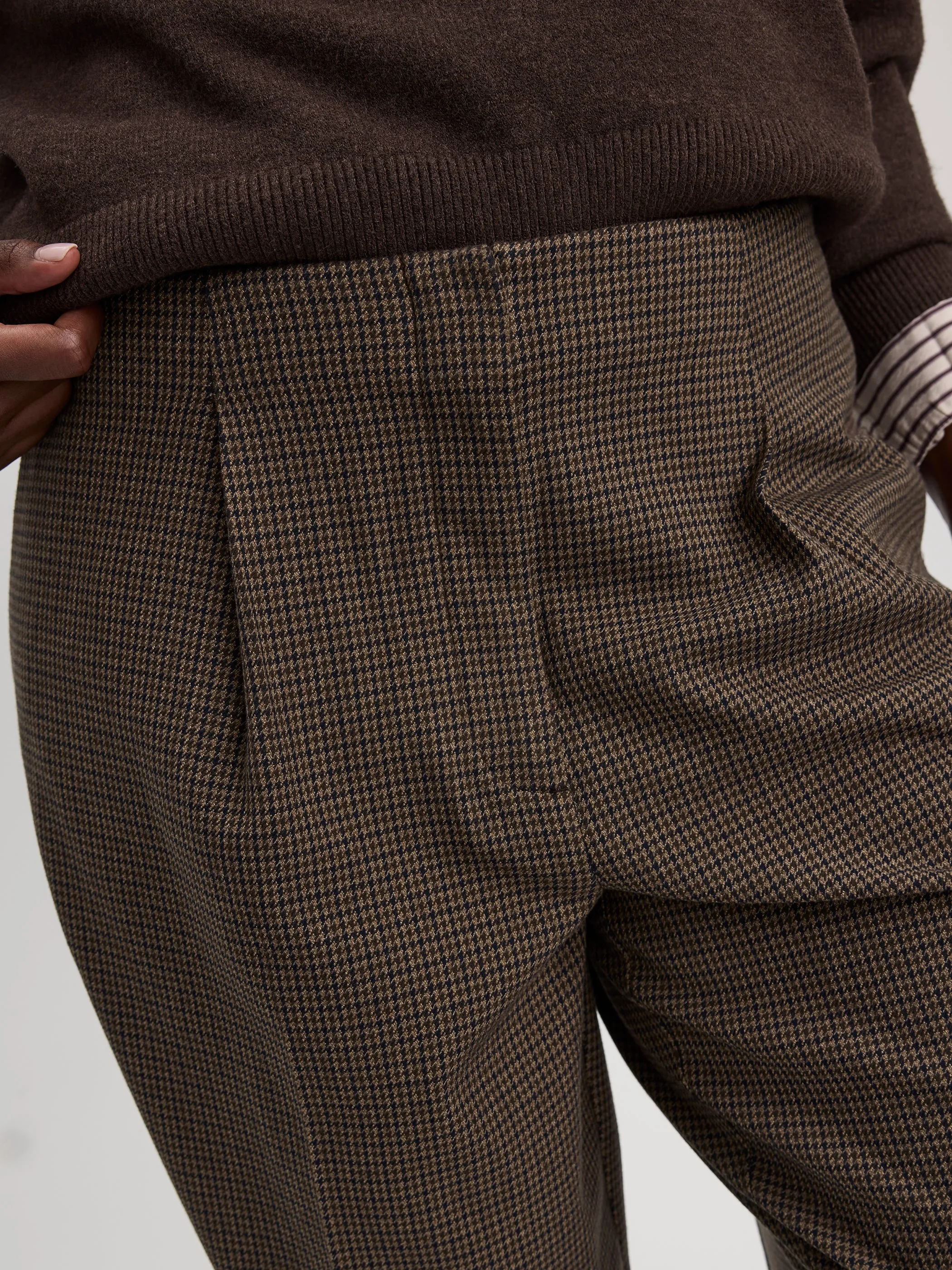Houndstooth Mid-Rise Barrel Pants - The Timeless - Curvy Fit sold by Reitmans product image thumbnail 3