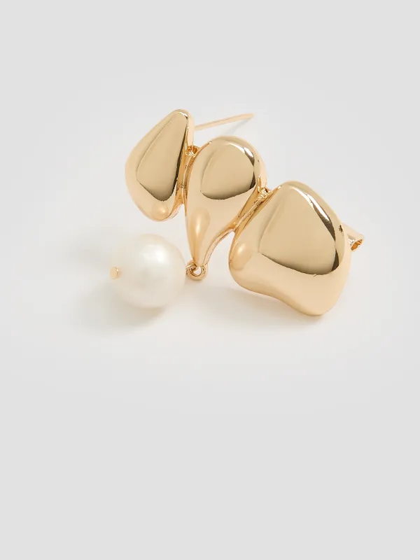 Brooch with Freshwater Pearl made by Reitmans