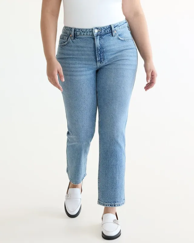 Straight-Leg Mid-Rise Jean - The Classic - Curvy Fit sold by Reitmans