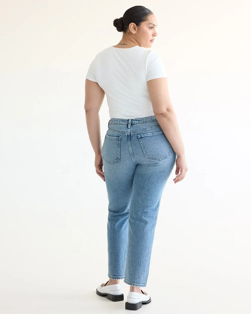 Straight-Leg Mid-Rise Jean - The Classic - Curvy Fit sold by Reitmans product image thumbnail 2