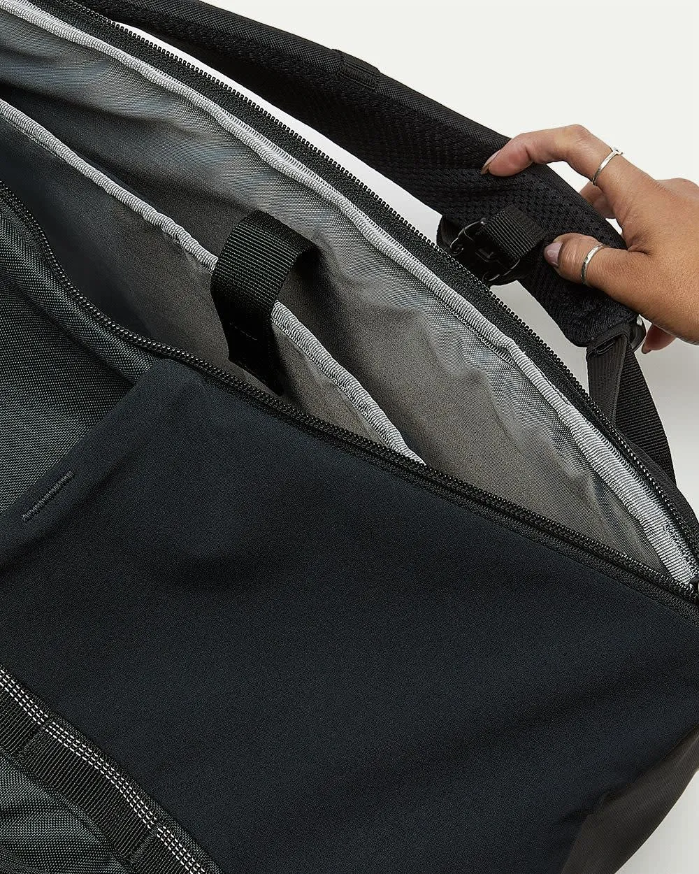 Convey (TM) III 27L Rolltop Backpack - Columbia sold by Reitmans product image thumbnail 3