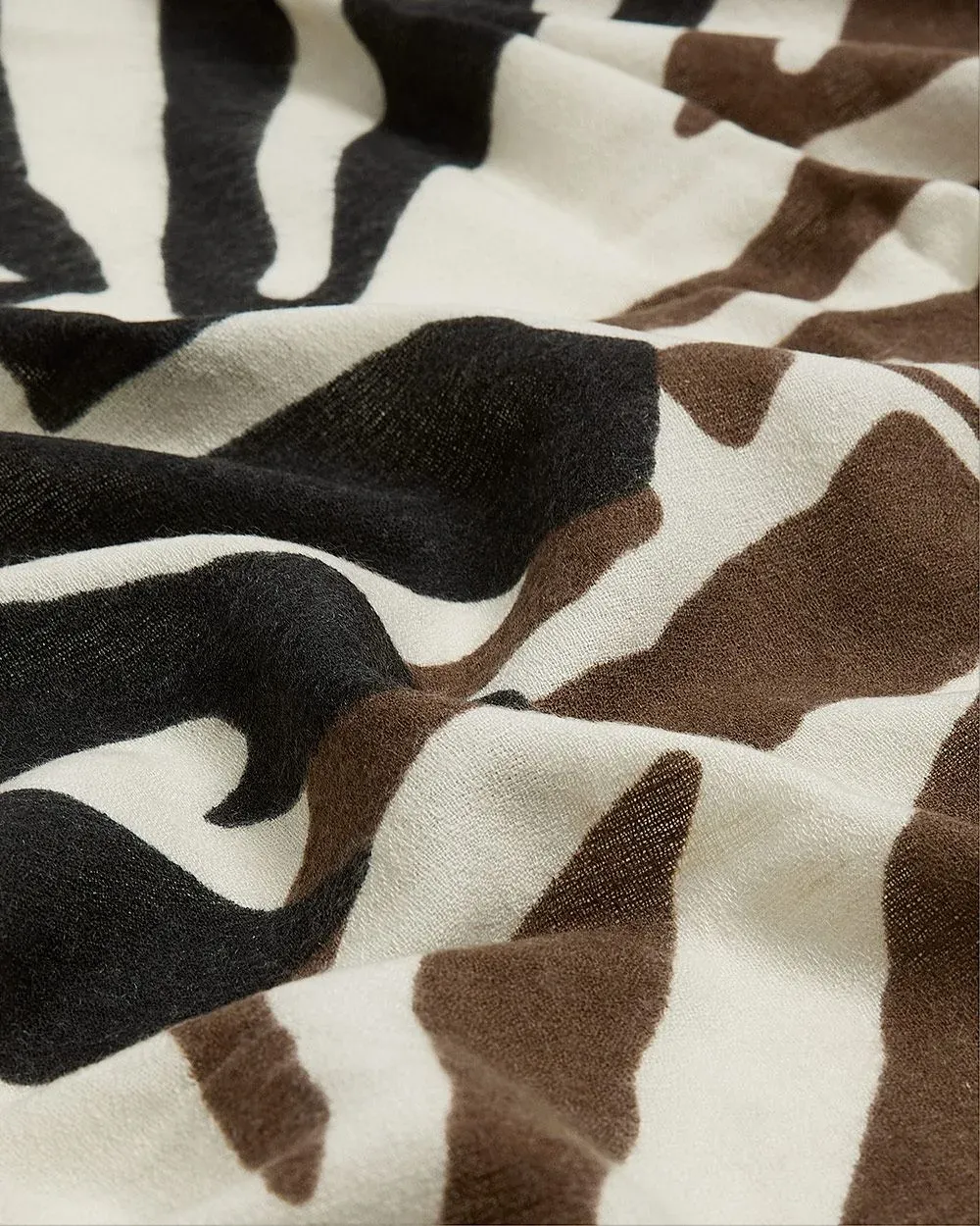 Scarf with Abstract Pattern sold by Reitmans product image thumbnail 4