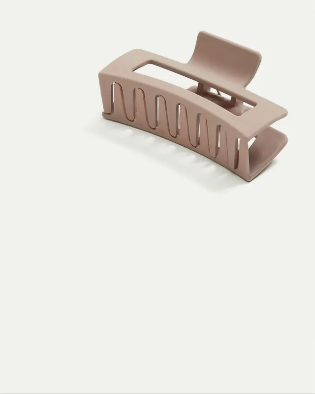 Large Matte Claw Clip sold by Reitmans