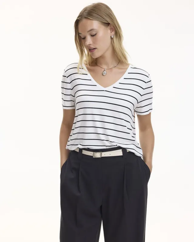 Short-Sleeve V-Neck Tee - R Essentials sold by Reitmans