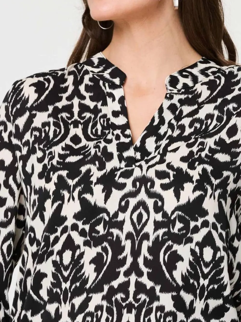Annick - Bessie Top Split V-Neck Printed Blouse Black sold by Reitmans product image thumbnail 2