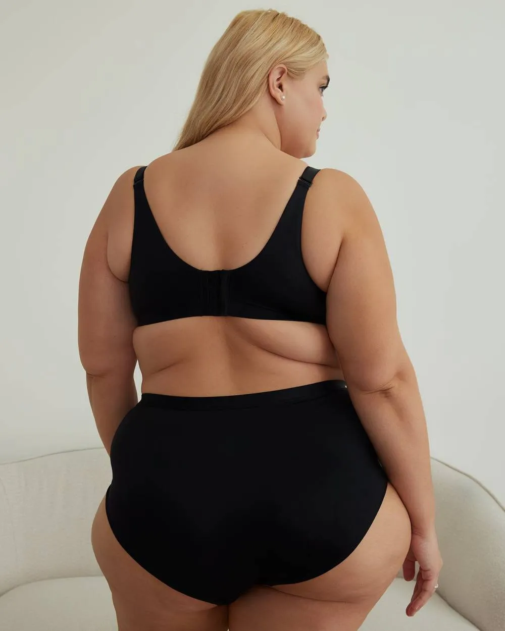 Microfibre Plunge Bra - Déesse Collection sold by Reitmans product image thumbnail 2