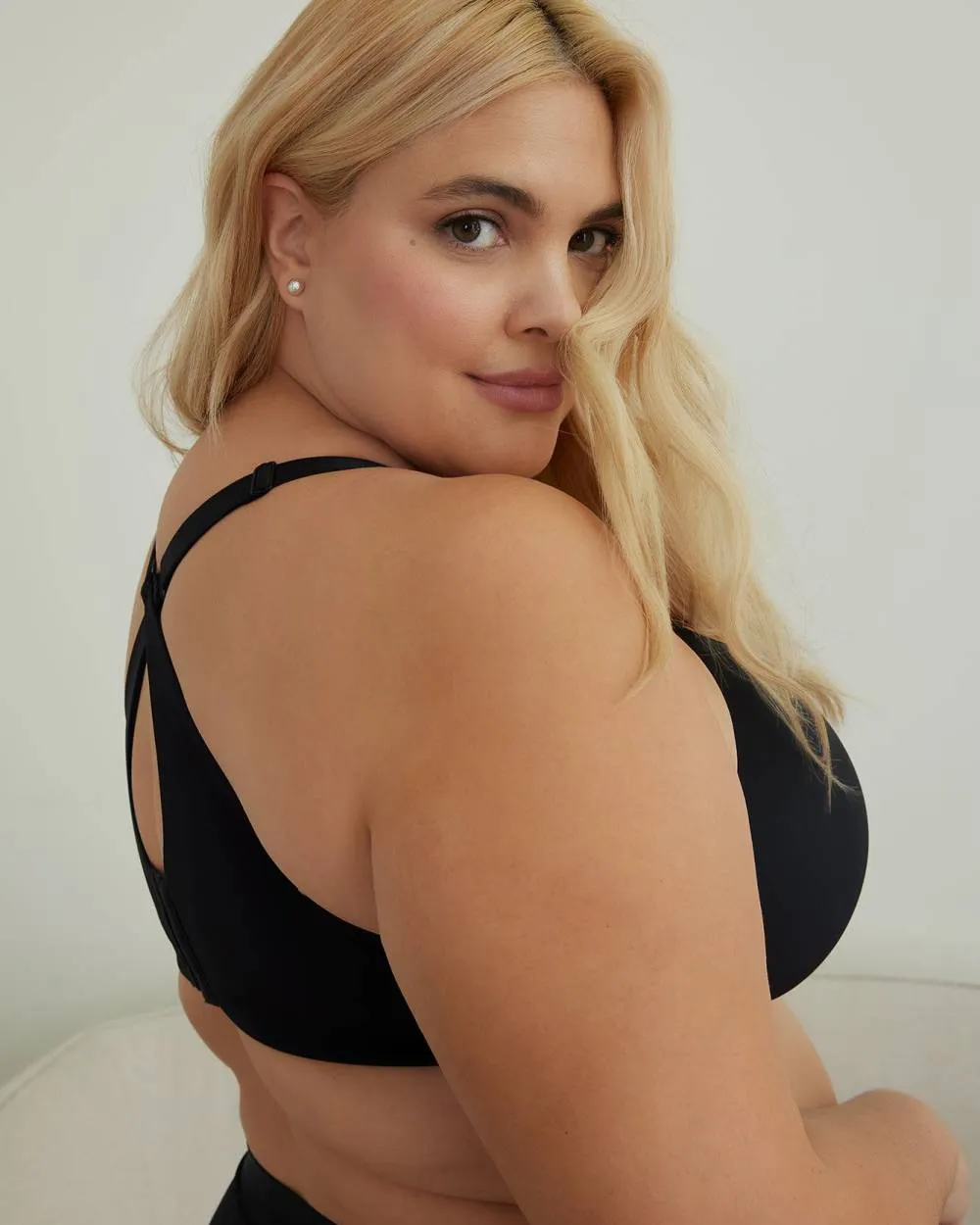 Microfibre Plunge Bra - Déesse Collection sold by Reitmans product image thumbnail 4