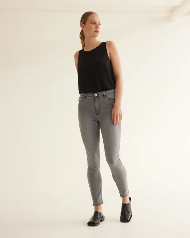 Skinny-Leg High-Rise Jean, Signature Soft sold by Reitmans