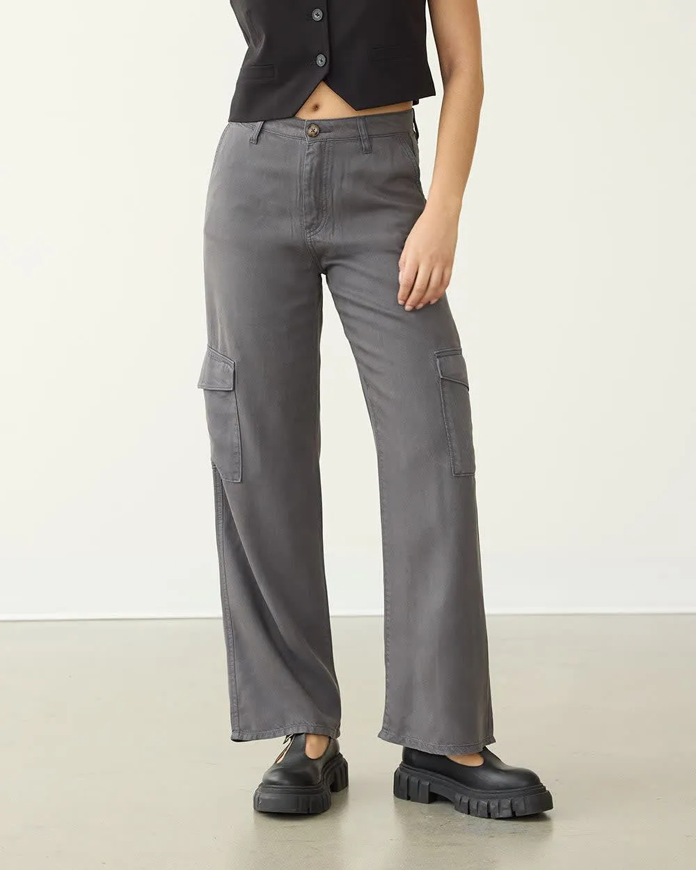 Straight-Leg High-Rise Cargo Pant - Petite sold by Reitmans