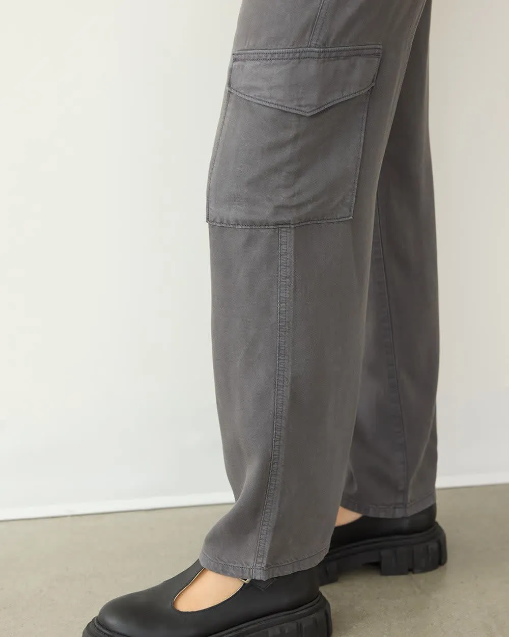 Straight-Leg High-Rise Cargo Pant - Petite sold by Reitmans product image thumbnail 5