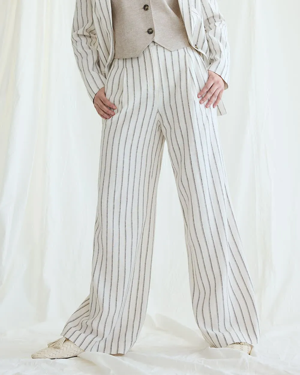 Ultra-Wide-Leg High-Rise Linen Trouser - Petite sold by Reitmans