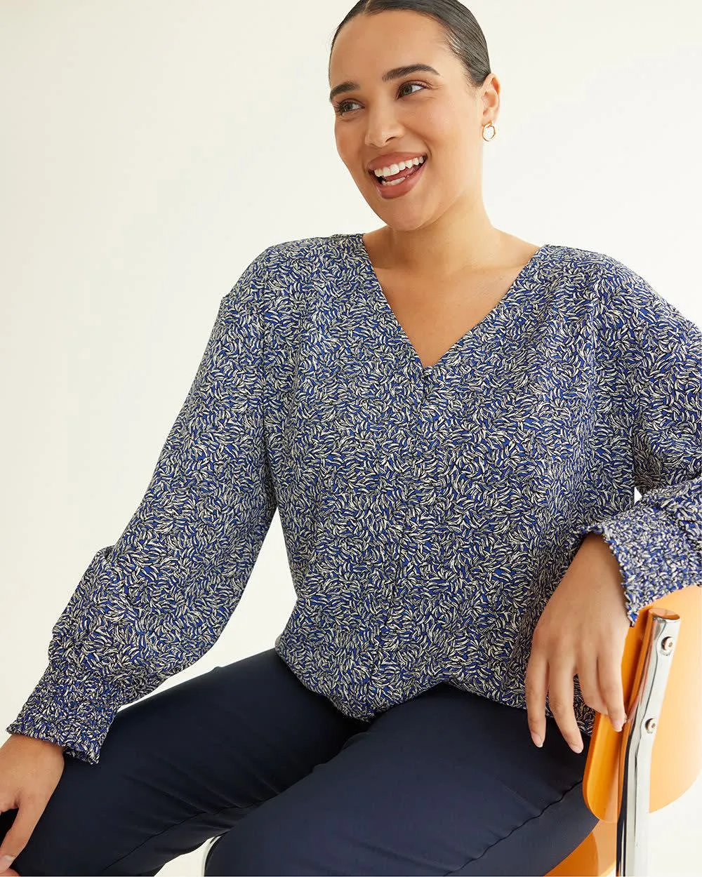 Long-Sleeve Buttoned-Down Blouse sold by Reitmans product image thumbnail 3