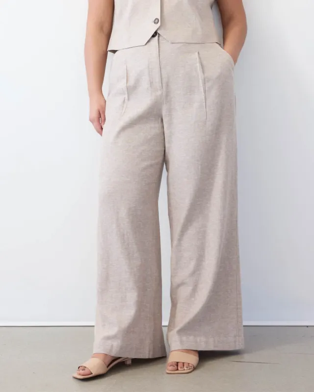 Ultra-Wide-Leg High-Rise Linen Trouser - Tall sold by Reitmans