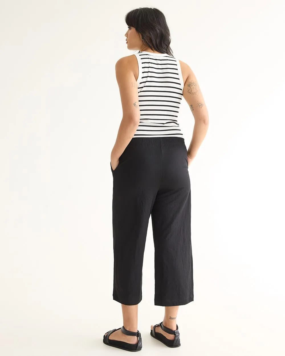 Wide-Leg Cropped Piqué Pant sold by Reitmans product image thumbnail 2