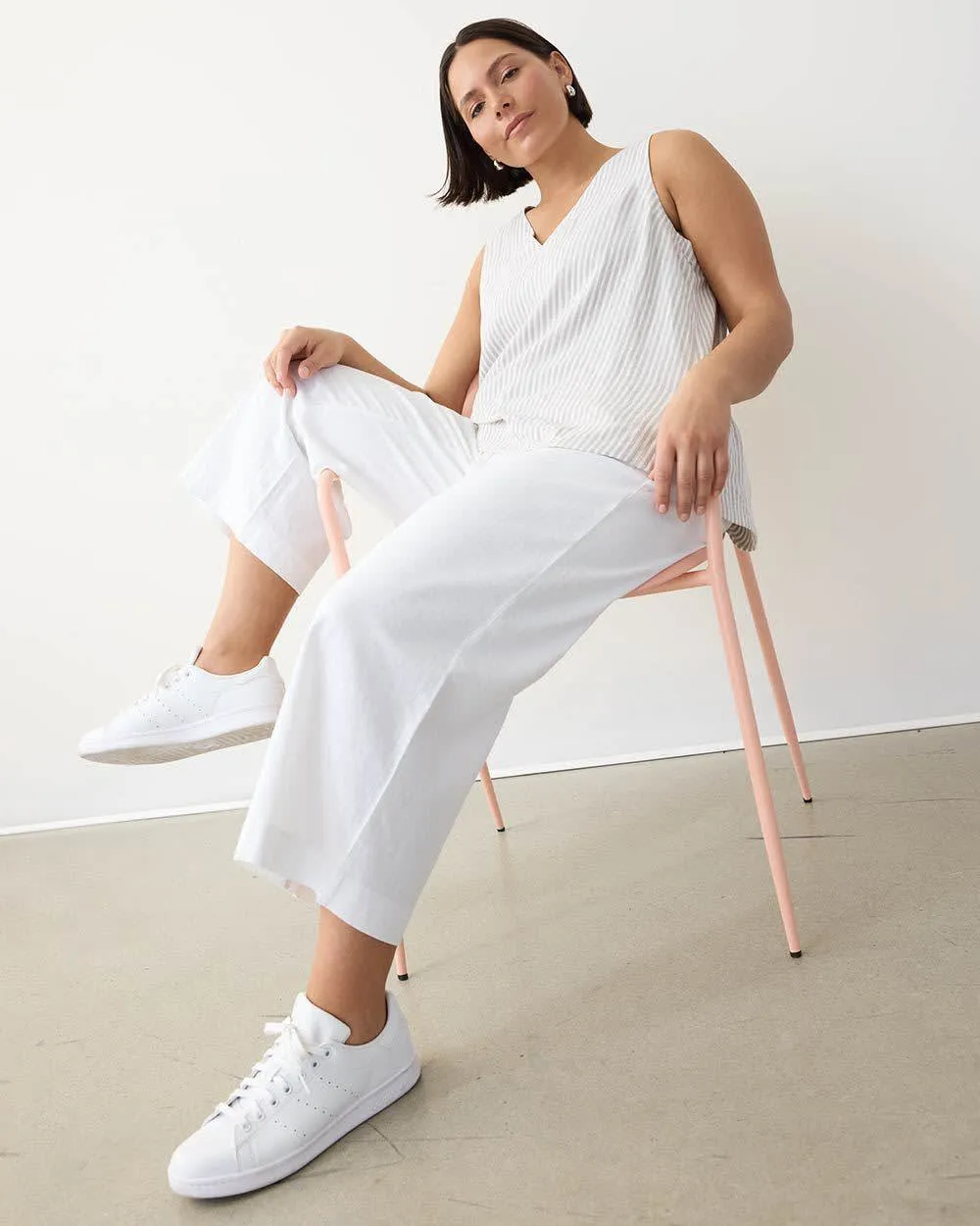 Cropped Wide-Leg Linen-Blend Pant sold by Reitmans