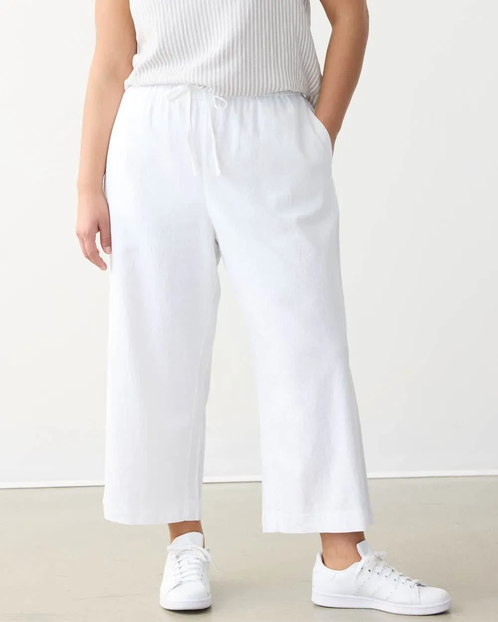 Cropped Wide-Leg Linen-Blend Pant sold by Reitmans product image thumbnail 4