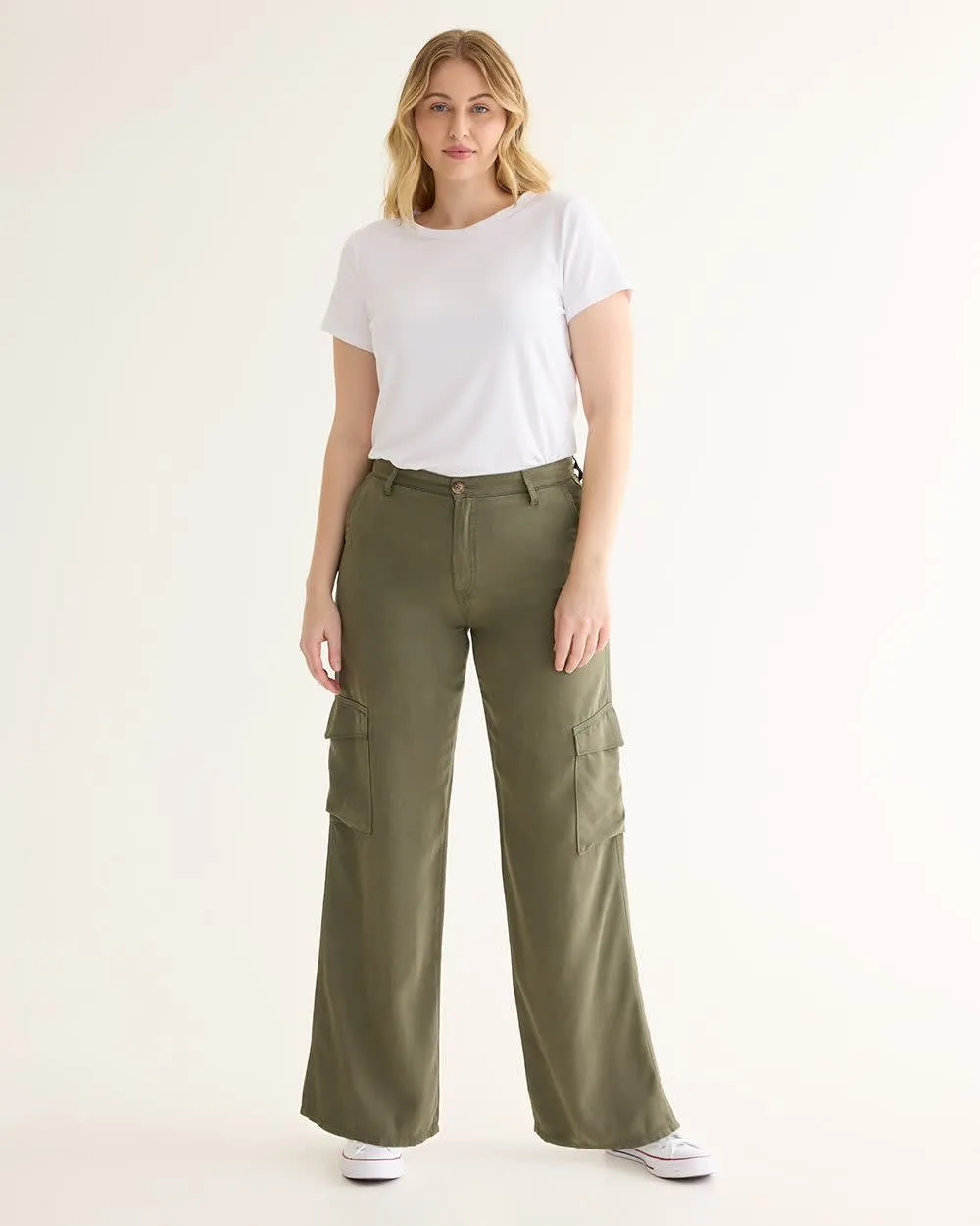 Straight-Leg High-Rise Cargo Pant - Curvy Fit sold by Reitmans