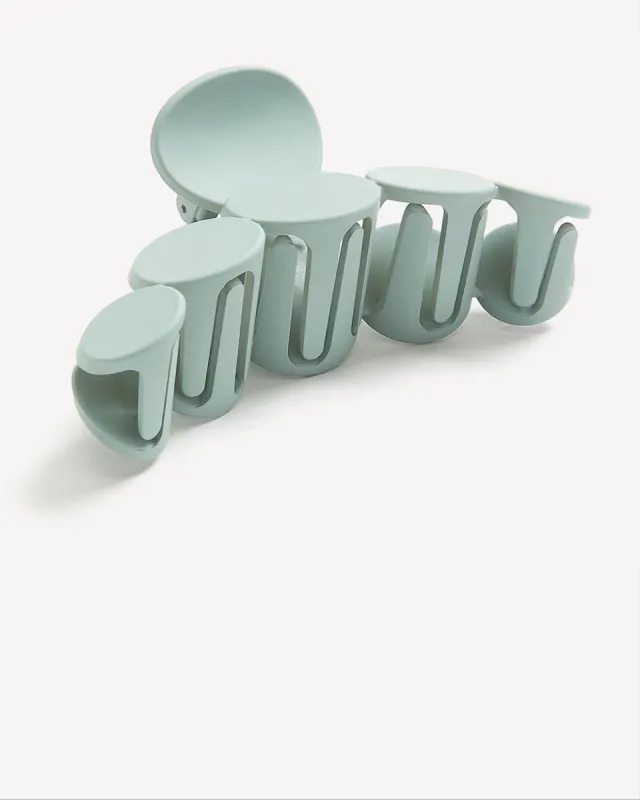 Large Circle Claw Clip sold by Reitmans