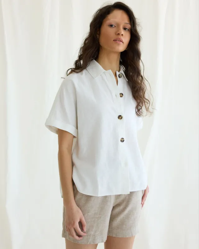 Short-Sleeve Buttoned-Down Linen-Blend Blouse sold by Reitmans