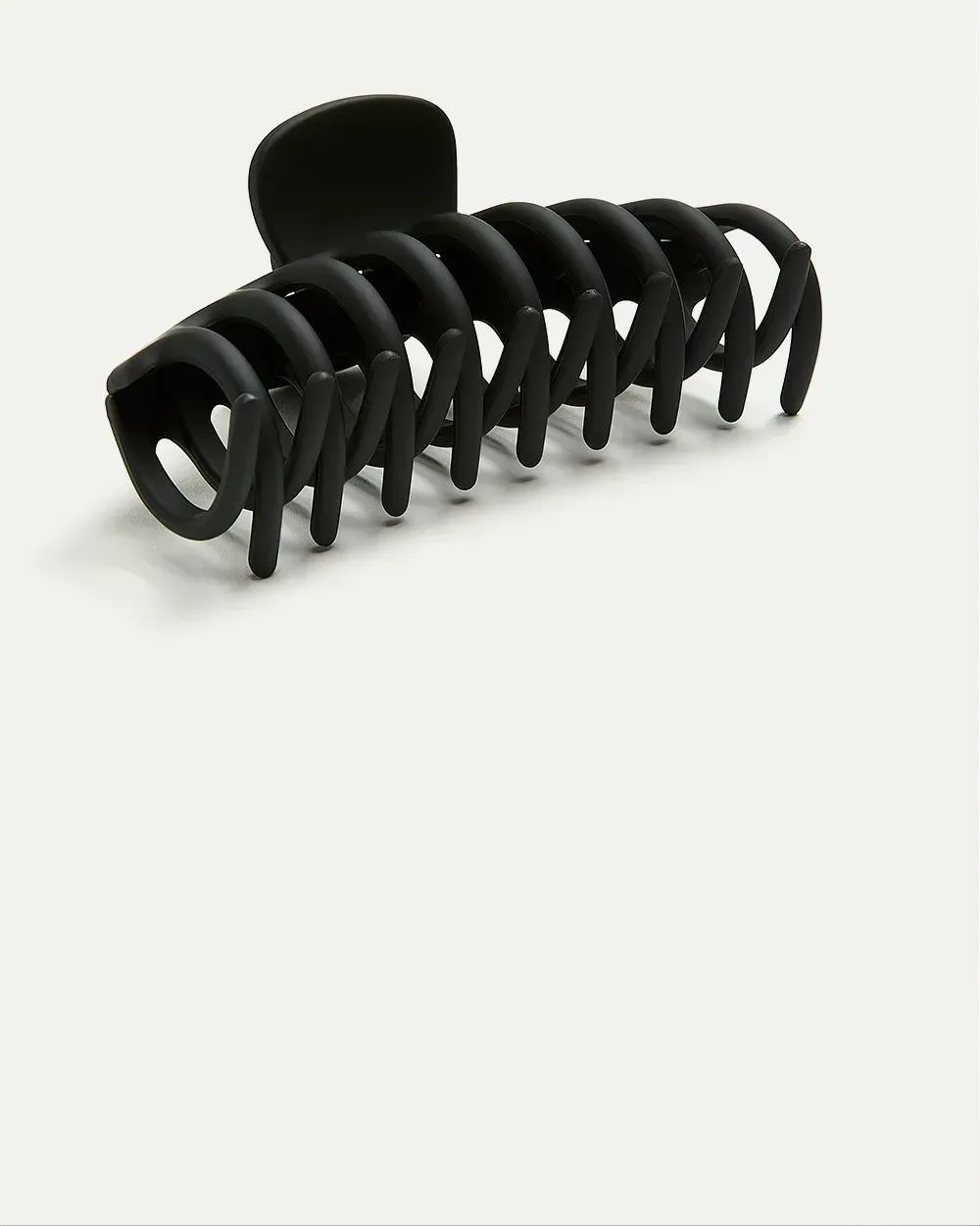 Large Matte Curved Claw Clip sold by Reitmans product image thumbnail 3
